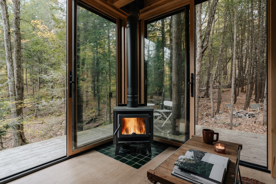 Cozy cabin in the woods (IG: @clay.banks)